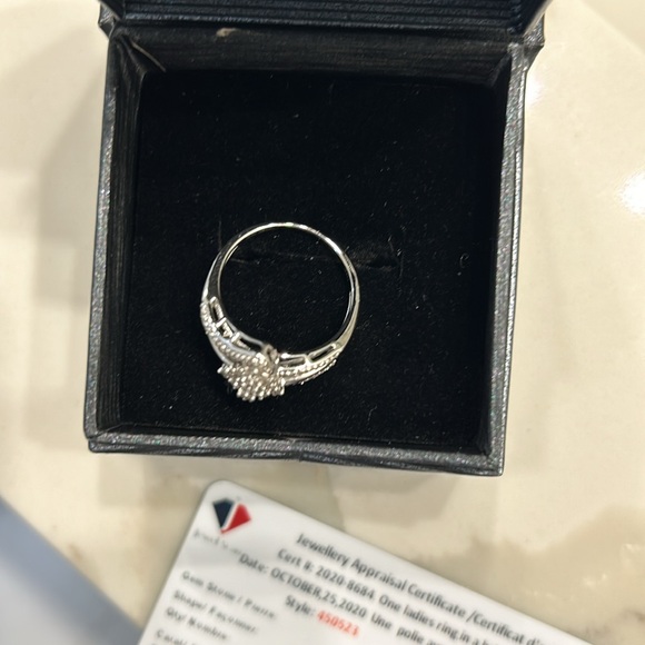 10k ladies White gold diamond ring - Picture 6 of 13